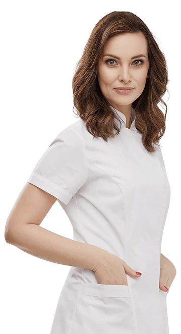 Professionnelle de la santé montrant les résultats sur la peau